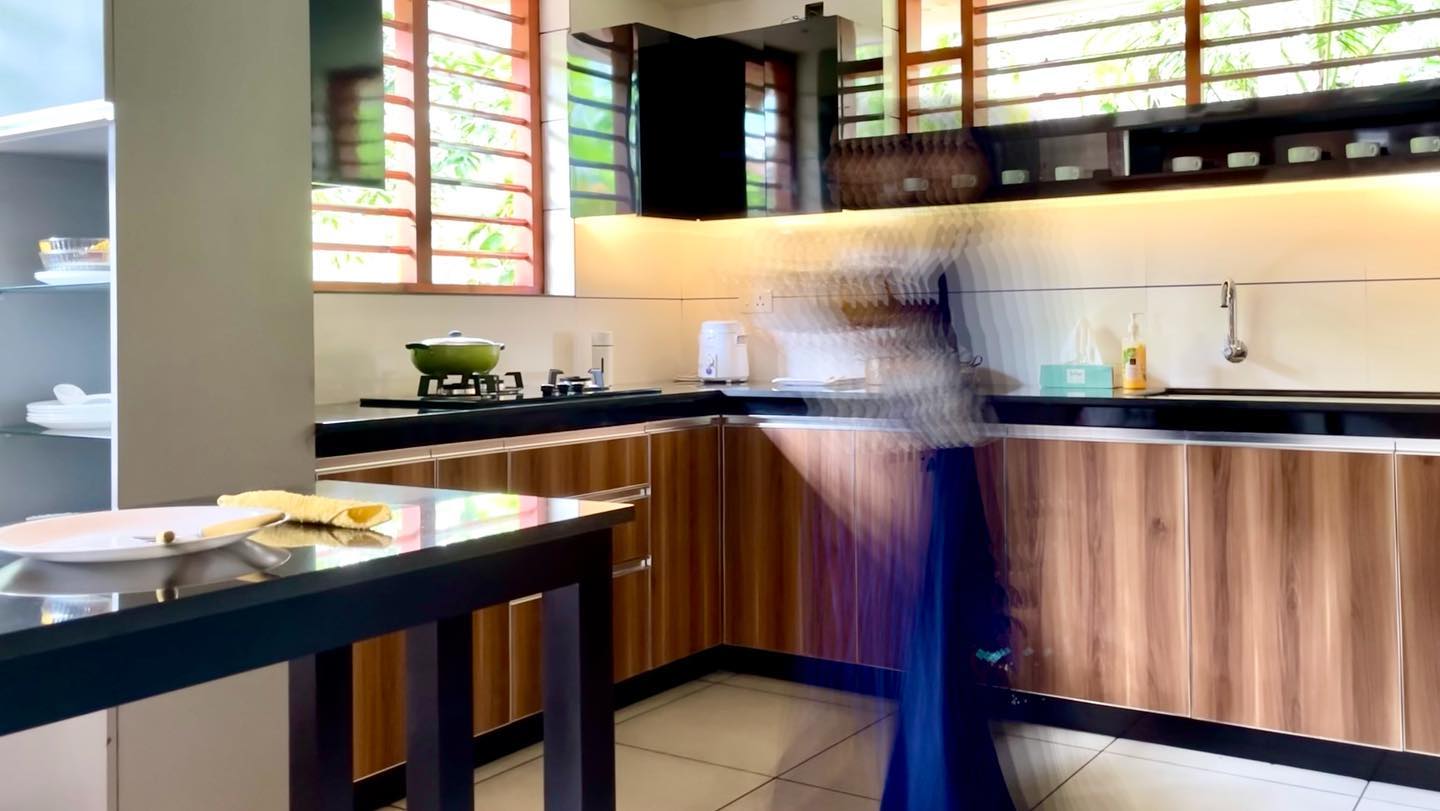 Louvre and Linen kitchen